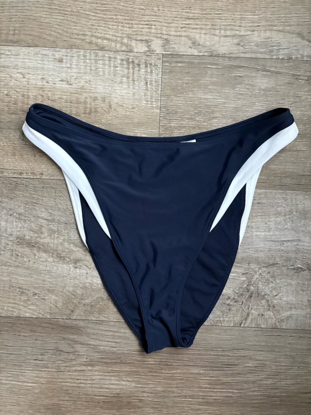 NWT Abercrombie & Fitch Women's Mid Rise High-Leg Moderate Navy Bottoms Sz L